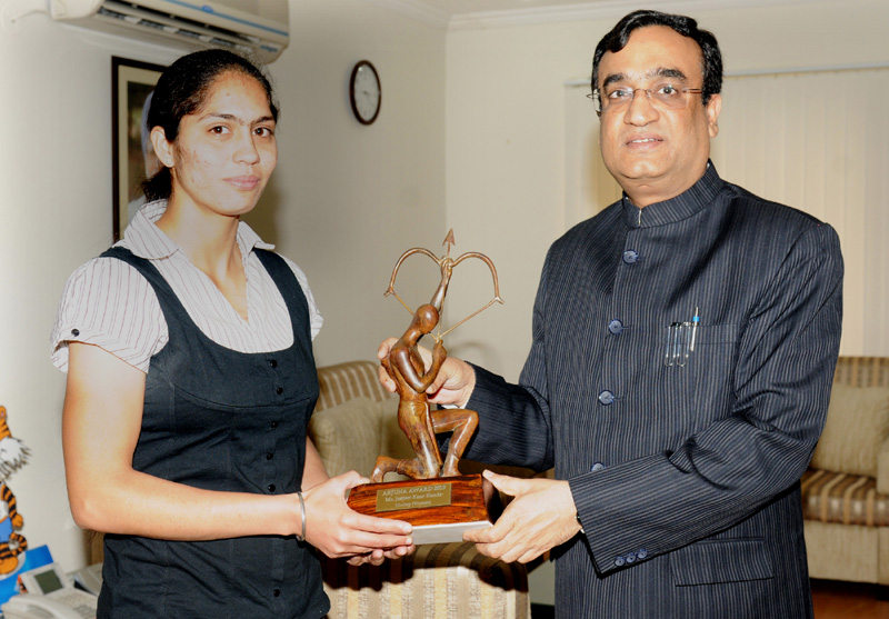 Jasjeet Kaur Handa Receiving the Arjuna Award