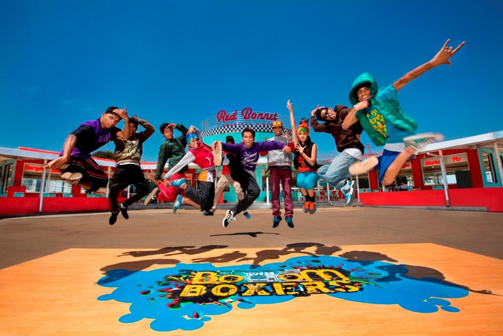 boom boxers red bonnet its showtime-adlabs-imagica