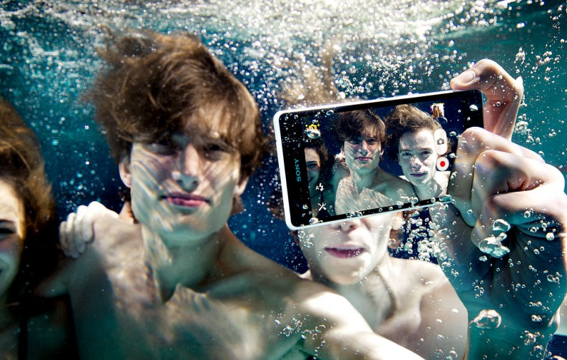 Sony Xperia ZR Underwater