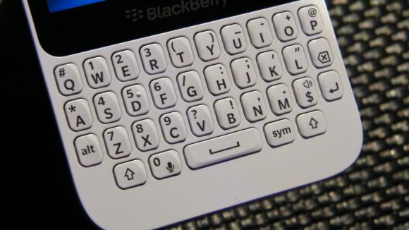 BlackBerry Q5 feat