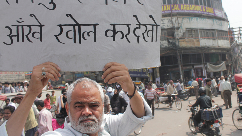 ankhon dekhi sanjay mishra